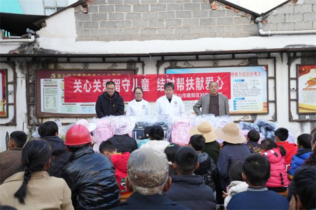 关爱留守儿童，呵护健康成长——隆阳区妇幼保健院走进蒲缥镇关心关爱留守儿童